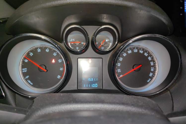 Used Buick Encore 2015 1.4T Automatic Two-Wheel Drive Urban Elite Version Instrument Cluster