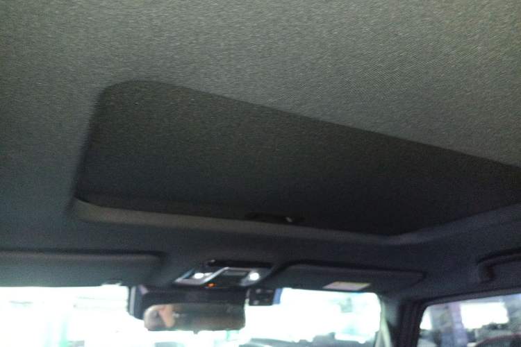 Used 212 T01 2024 2.0T Explorer
