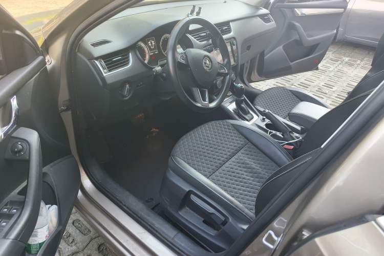 Used Skoda Octavia 2018 1.6L Automatic Luxury Edition