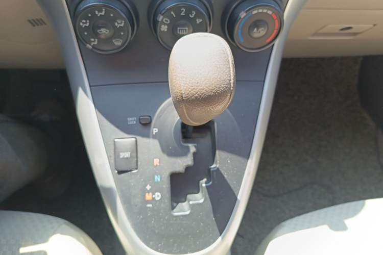 Used Toyota Verso 2011 180E CVT Elite Edition Gear Lever