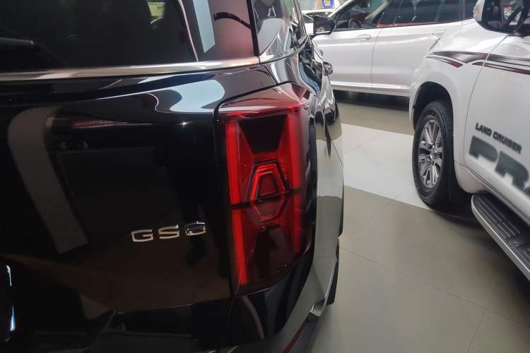 Used GAC Trumpchi GS8 2022 Linghang Series 2.0 TGDI Two-Wheel-Drive Luxury Smart Connectivity Version (7 Seats) Right Rear Taillight