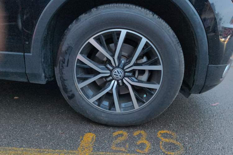 Used Volkswagen Tiguan L 2018 330TSI Automatic Two-Wheel Drive Luxury Edition Right Front Wheel Hub