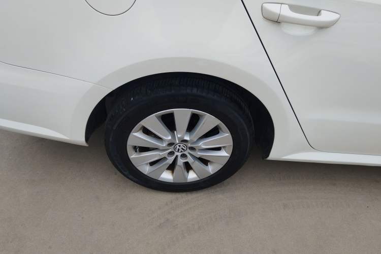 Used Volkswagen Lavida 2013 1.4TSI DSG Comfort Edition Right Rear Wheel Hub