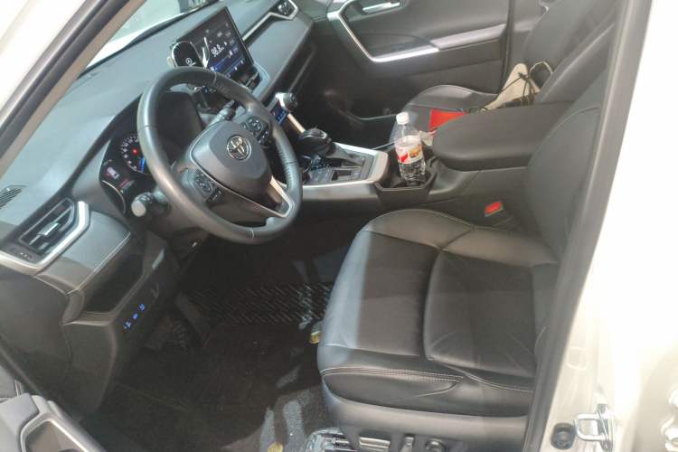 Used Toyota Wildlander 2022 Dual-Engine 2.5L E-CVT Two-Wheel Drive Luxury PLUS Edition Left Front Seat