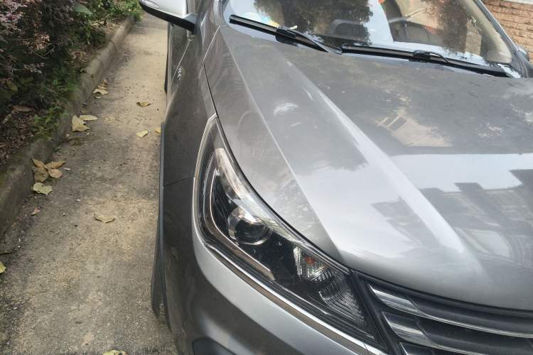 Used Baojun 310W 2017 1.5L Manual Fashion Model China V
