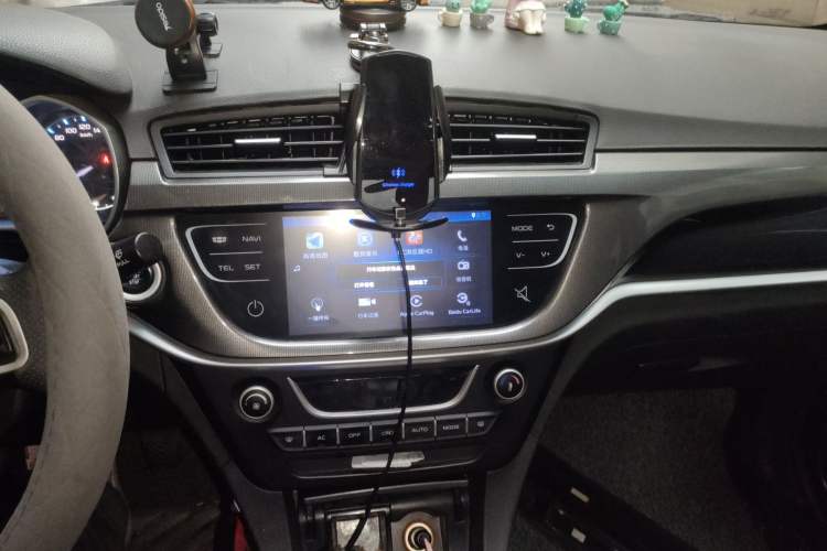 Used Geely Auto Emgrand 2016 Sedan 1.5L Manual Upward Edition Audio And AC Panel