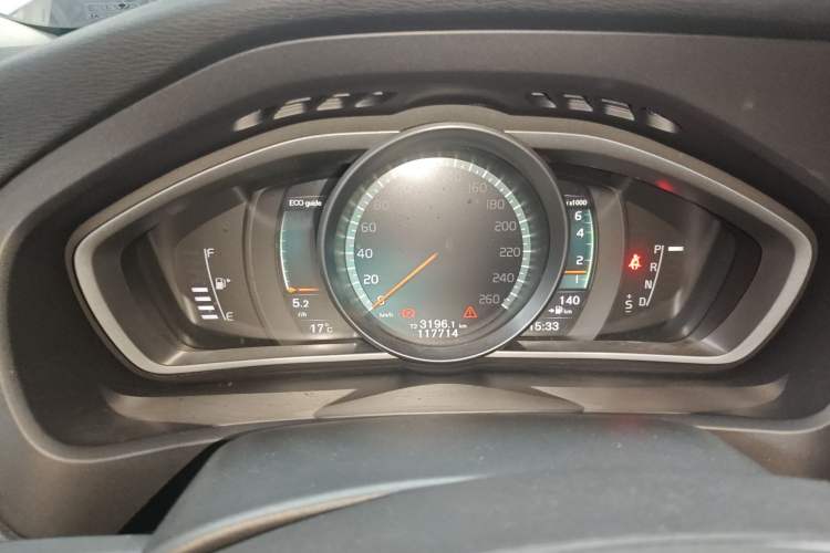 Used Volvo V40 2017 T3 Zhiyi Edition
