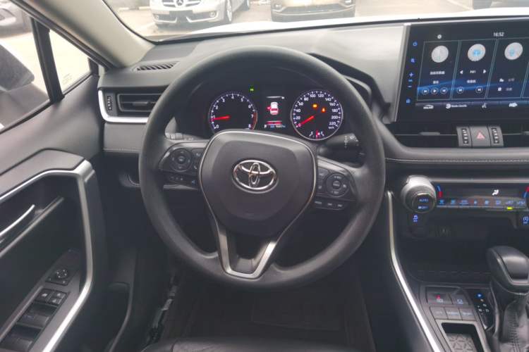Used Toyota Wildlander 2020 2.0L CVT Two-Wheel Drive Luxury Edition Steering Wheel