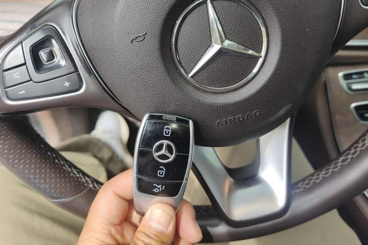 Used Mercedes-Benz E-Class 2018 Facelift E 200 L 4MATIC Vehicle Key