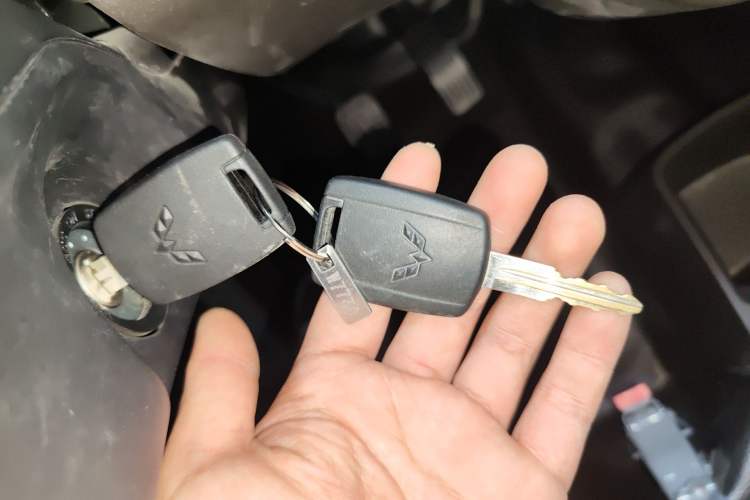 Used Wuling Rongguang S 2023 1.5L Basic Enclosed-Window Vehicle 2 Seats
