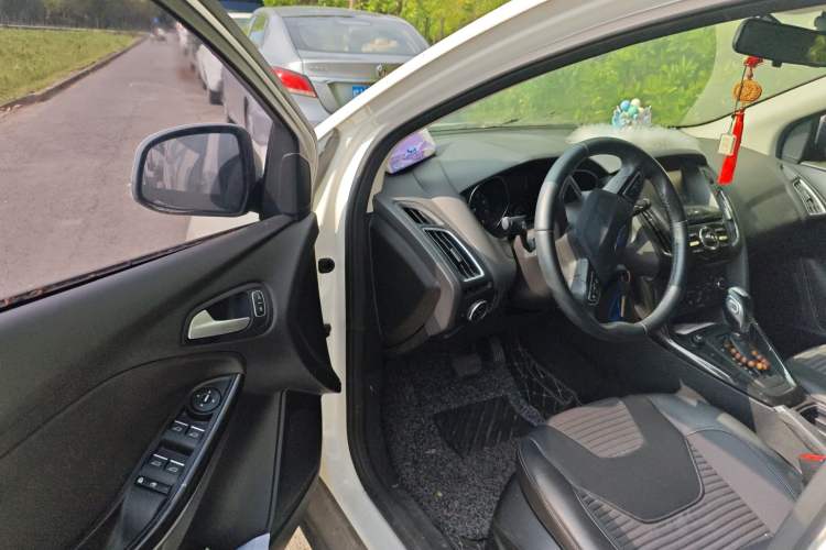 Used Ford Focus 2015 Hatchback EcoBoost 125 Automatic Supreme Style Edition
