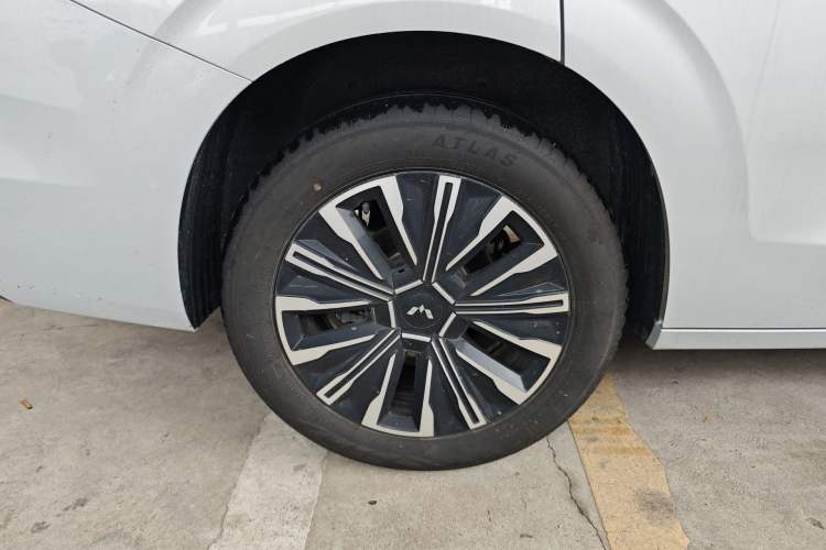 Used Wuling 730 2025 Model 1.5T CVT Elite Edition Right Rear Wheel Hub