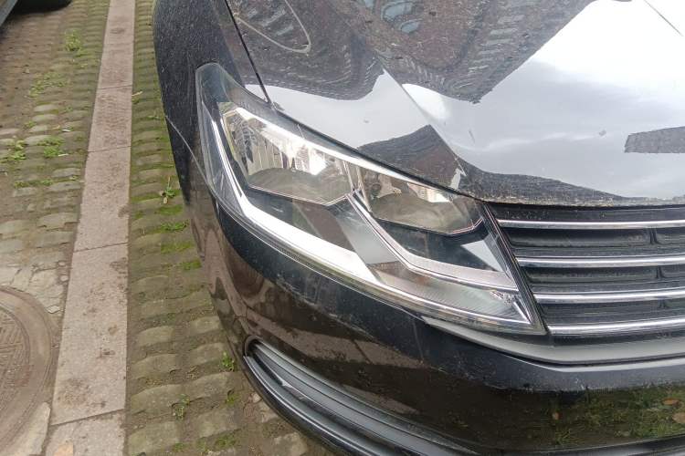 Used Volkswagen Lavida 2017 1.6L Manual Fashion Edition Right Front Headlight