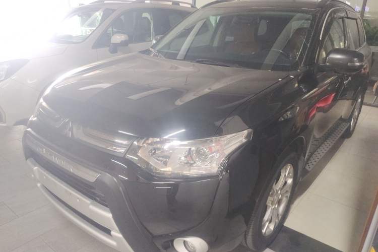 Used Mitsubishi Outlander 2013 2.4L 4x4 Luxury Navigation Edition 5 Seats