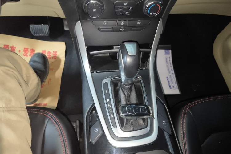 Used Ford Edge 2016 EcoBoost 245 Two-Wheel-Drive Titanium 5-Seater