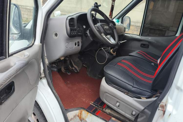 Used JMC Transit 2019 2.8T Commercial Version Intelligent Automatic Transmission Short Wheelbase Mid-Roof Design 6 Seats China VI Emission Standard – JX493
