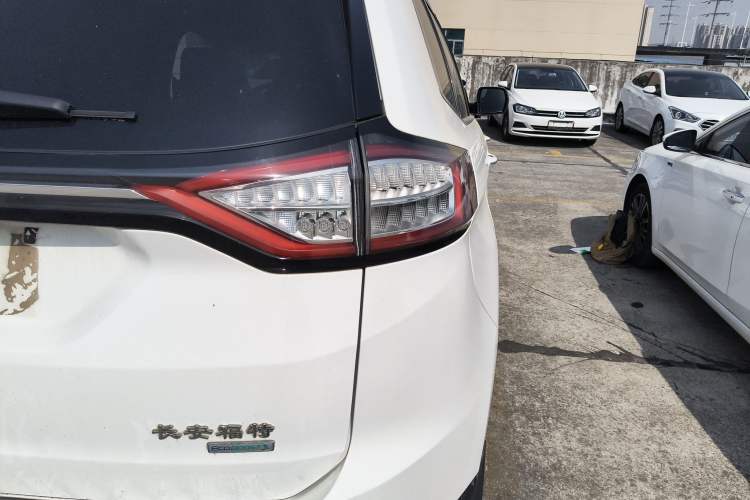 Used Ford Edge 2018 EcoBoost 245 Two-Wheel-Drive Titanium 7-Seater China V Standard
