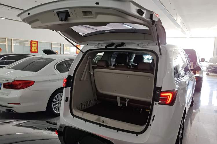 Used Buick GL8 2023 Land Executive Class Smart Enjoyment Model
