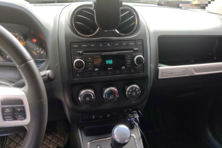 Used Jeep Compass 2014 2.0L two-wheel drive sport version Audio And AC Panel