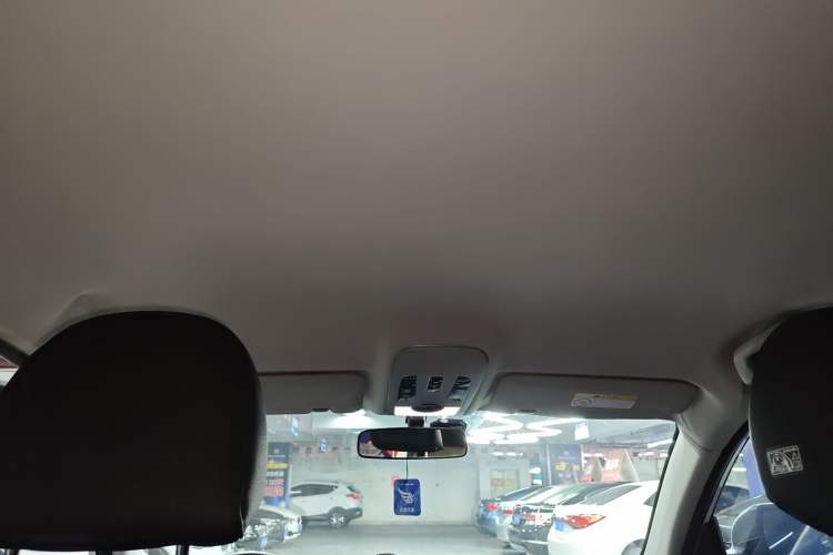 Used Haval H2 2017 Blue Label 1.5T Manual Two-Wheel Drive Elite Model Headliner