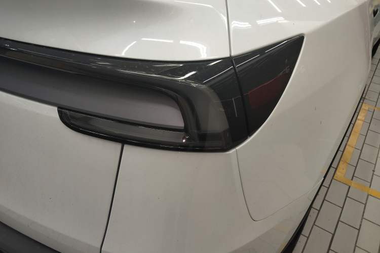 Used Tesla Model Y 2025 Long-Range All-Wheel-Drive Version