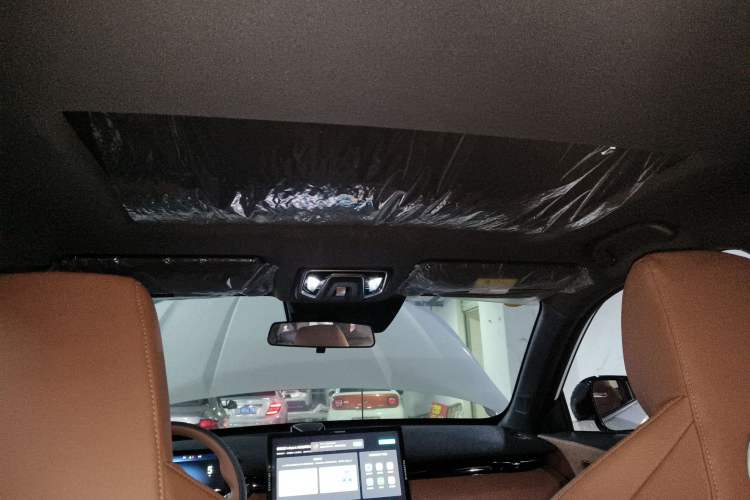 Used Changan UNI-Z New Energy 2024 Blue Whale Smart Electric iDD 125km Leading Model
