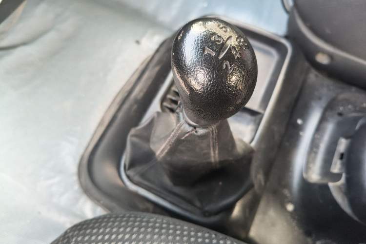 Used JAC Group Refine 2015 2.0L Shuttle Gasoline Long-Wheelbase Standard Version HFC4GA3-3D
