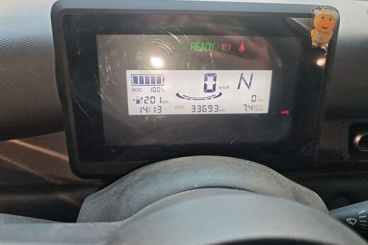 Used Wuling Zhiguang New Energy 2025 Standard Model Odometer Close Up