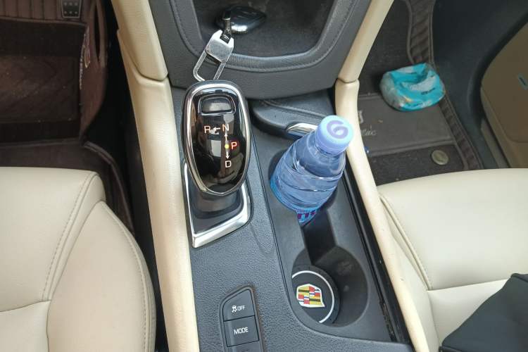 Used Cadillac XT5 2016 28T Four-Wheel Drive Tech Version Gear Lever