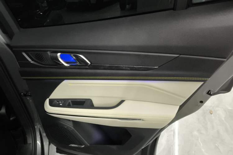 Used Lynk & Co 05 2020 2.0TD Two-Wheel Drive Shine Halo
