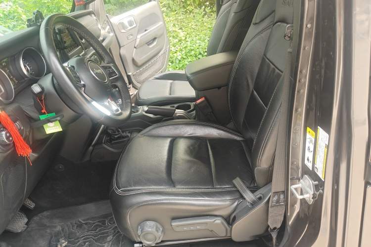 Used Jeep Wrangler 2018 2.0T Sahara Four-Door Edition
