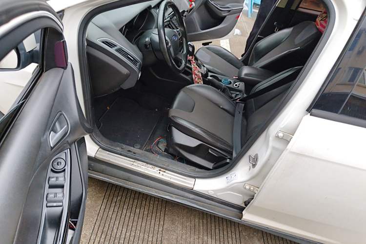 Used Ford Focus 2012 Hatchback 1.6L Automatic Fashion Edition Driver Seat