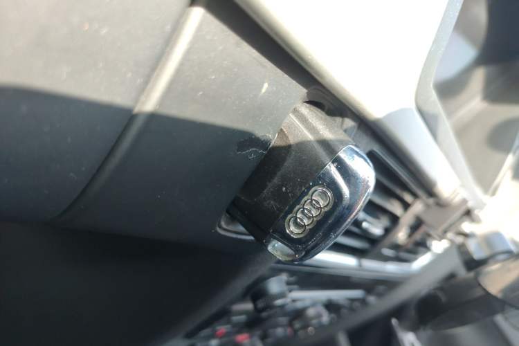 Used Audi A4L 2012 2.0 TFSI automatic Comfort trim level