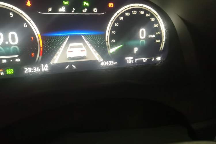 Used Toyota Camry 2021 2.5G Luxury Edition Odometer Close Up