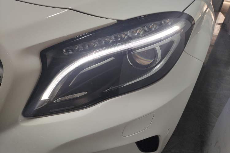 Used Mercedes-Benz GLA 2015 GLA 220 4MATIC Luxury Model Left Front Headlight