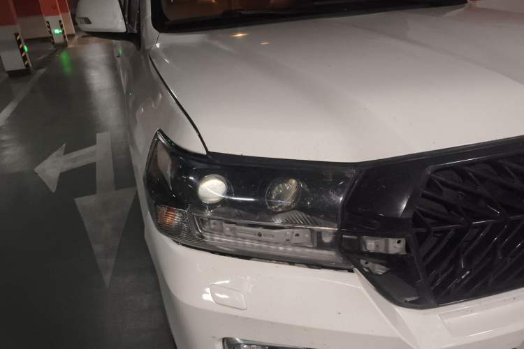 Used Toyota Land Cruiser 2012 4.0L Automatic VX Right Front Headlight