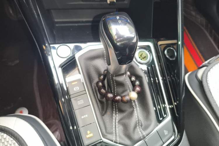 Used Volkswagen Tayron GTE Plug-in Hybrid 2023 280TSI 5th Anniversary Special Edition Gear Lever