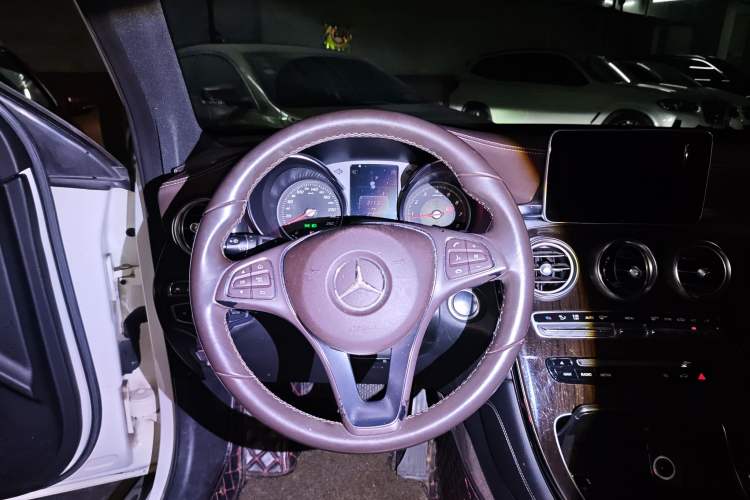 Used Mercedes-Benz GLC 2017 GLC 260 4MATIC Luxury Model
