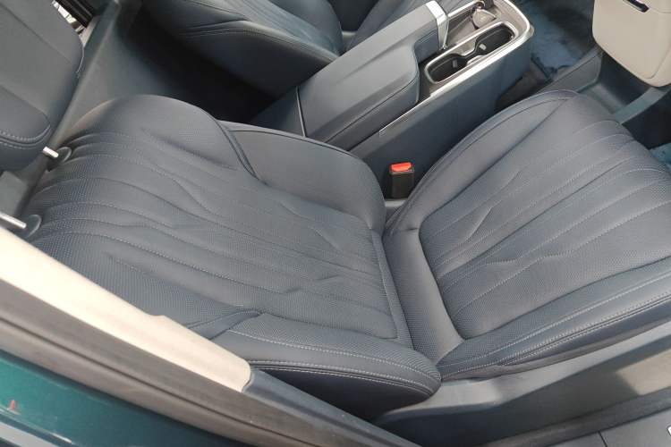 Used Buick Century 2023 2.0T Four-Seat Private Edition Right Front Seat