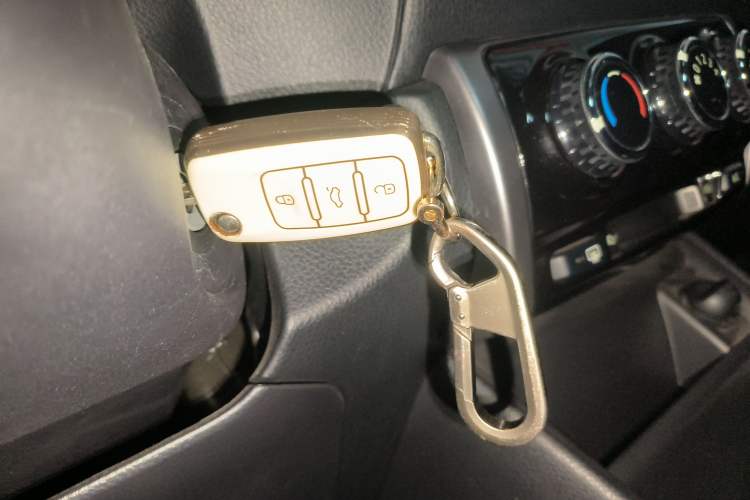 Used Toyota YARiS L Zhi Xiang 2020 1.5L CVT Leading Edition Vehicle Key