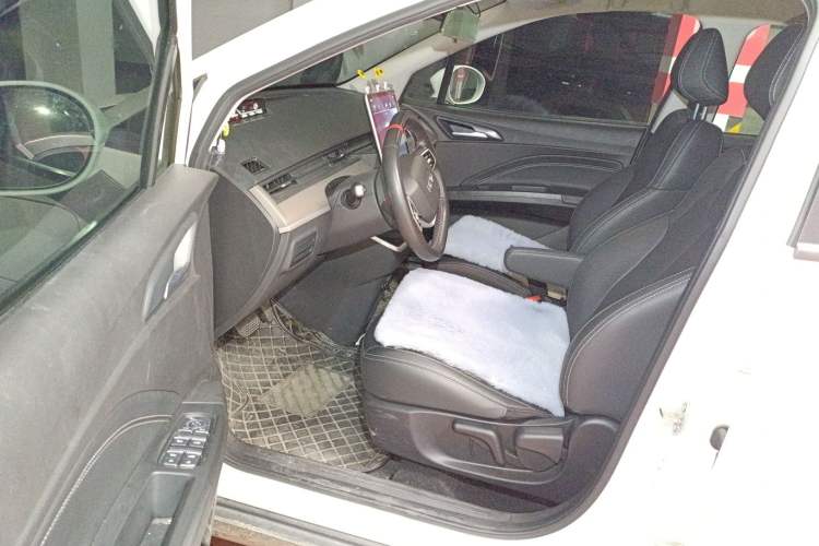 Used NETA V 2021 Long-Range Entertainment Edition Upgrade Model Driver Seat