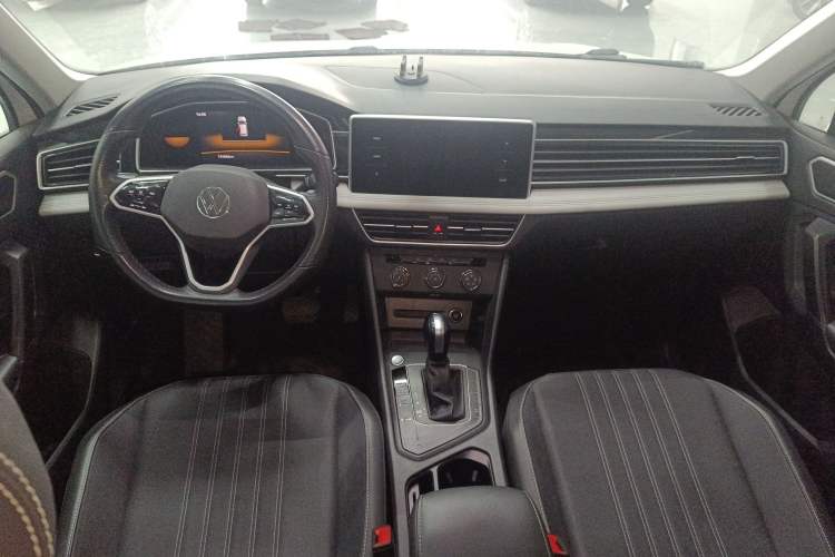 Used Volkswagen Tiguan L 2023 330TSI Automatic Two-Wheel Drive Comfort Edition Center Console