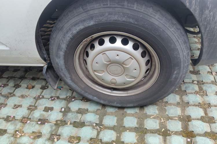 Used Ford Transit 2023 2.0T Diesel Manual Multifunction Commercial Vehicle Short Wheelbase Low Roof 5/6 Seats Right Front Wheel Hub