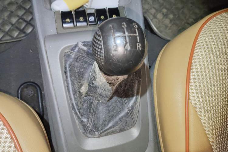 Used Chevrolet Sail 2010 Sedan 1.2L Manual Warm Edition Gear Lever