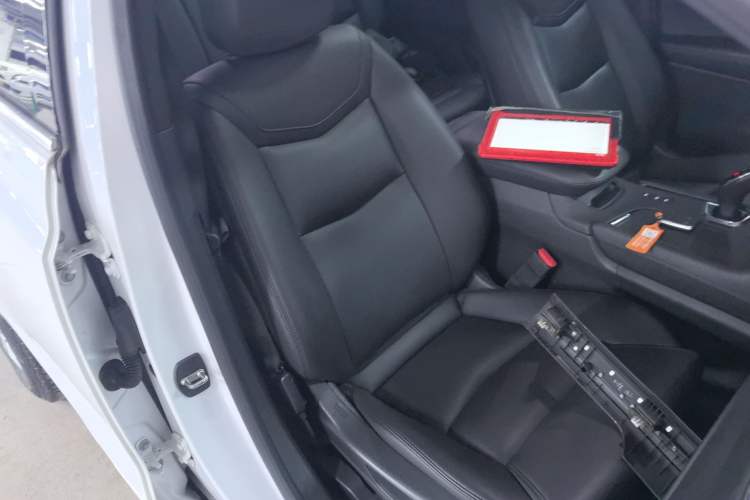 Used Cadillac XT5 2018 28E Four-Wheel Drive Tech Version