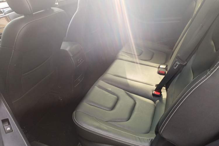 Used Dongfeng Fengon 580 2021 Revised ☆ Star Edition 1.8L Manual Elite Version Left Rear Seat