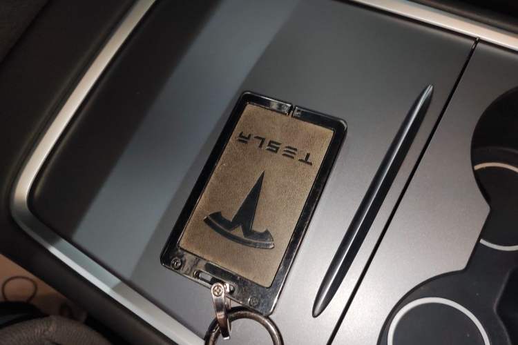 Used Tesla Model Y 2023 Long-Range All-Wheel-Drive Version Vehicle Key