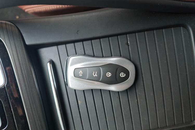 Used Geely Auto Emgrand X7 Sport 2020 1.8TD DCT Zhi Ling PRO
