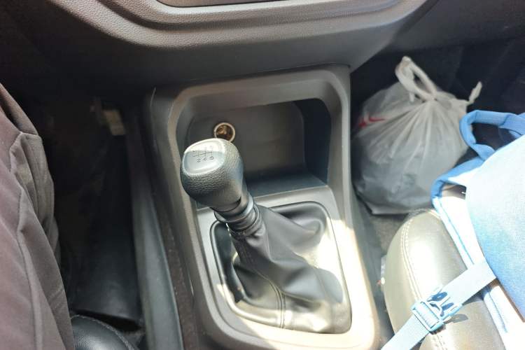 Used Wuling Hongguang V 2022 1.5L Enjoy Edition Hydraulic Power Steering LAR Gear Lever