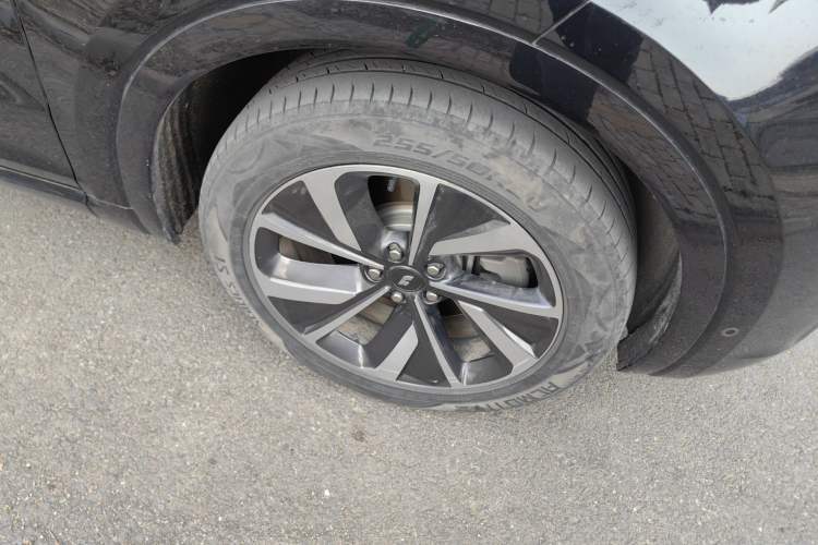 Used Li Auto ONE 2021 Extended-Range 6-Seater Version Right Front Wheel Hub